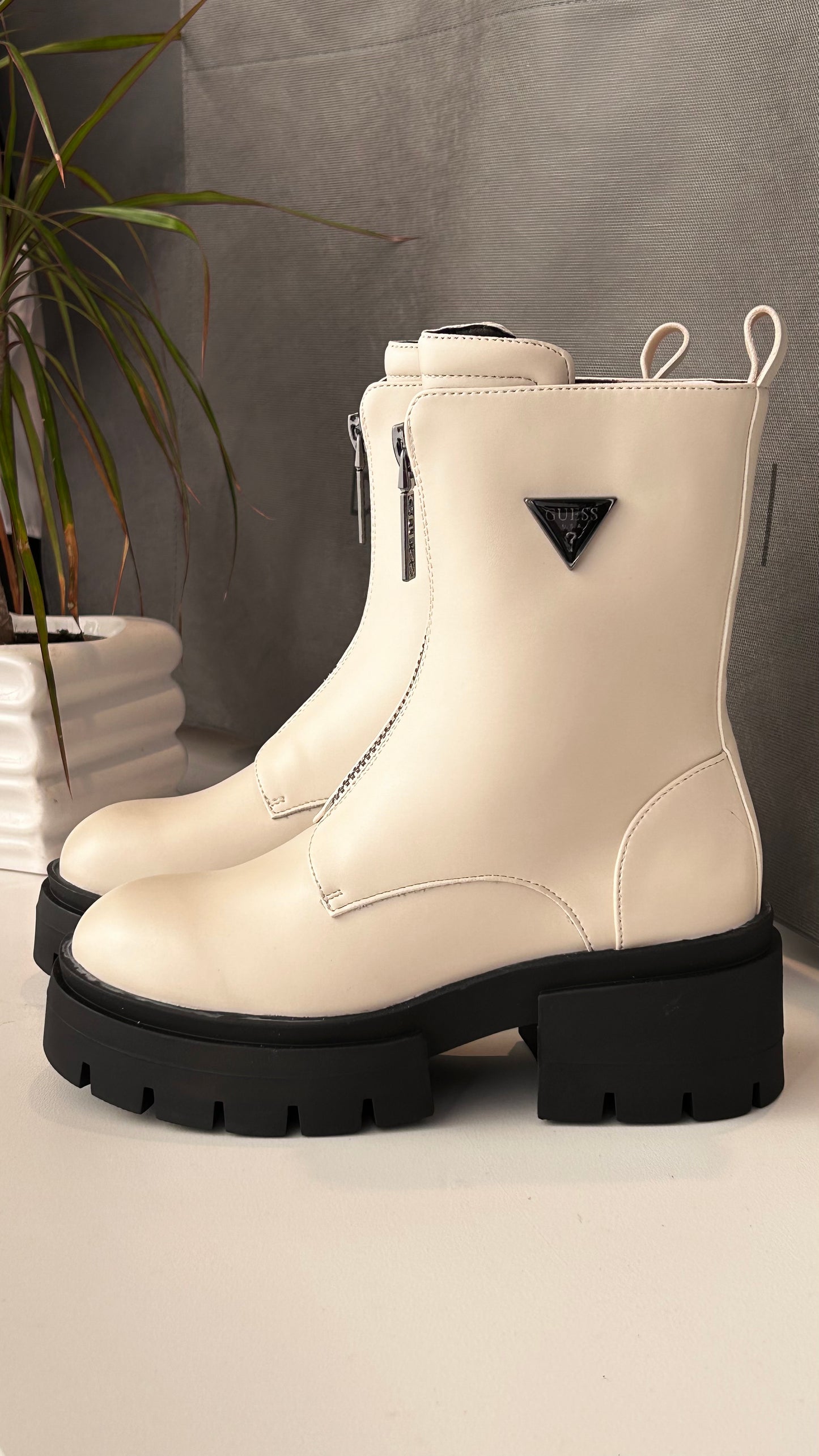 Guess Milk Boot FL8LELELE10