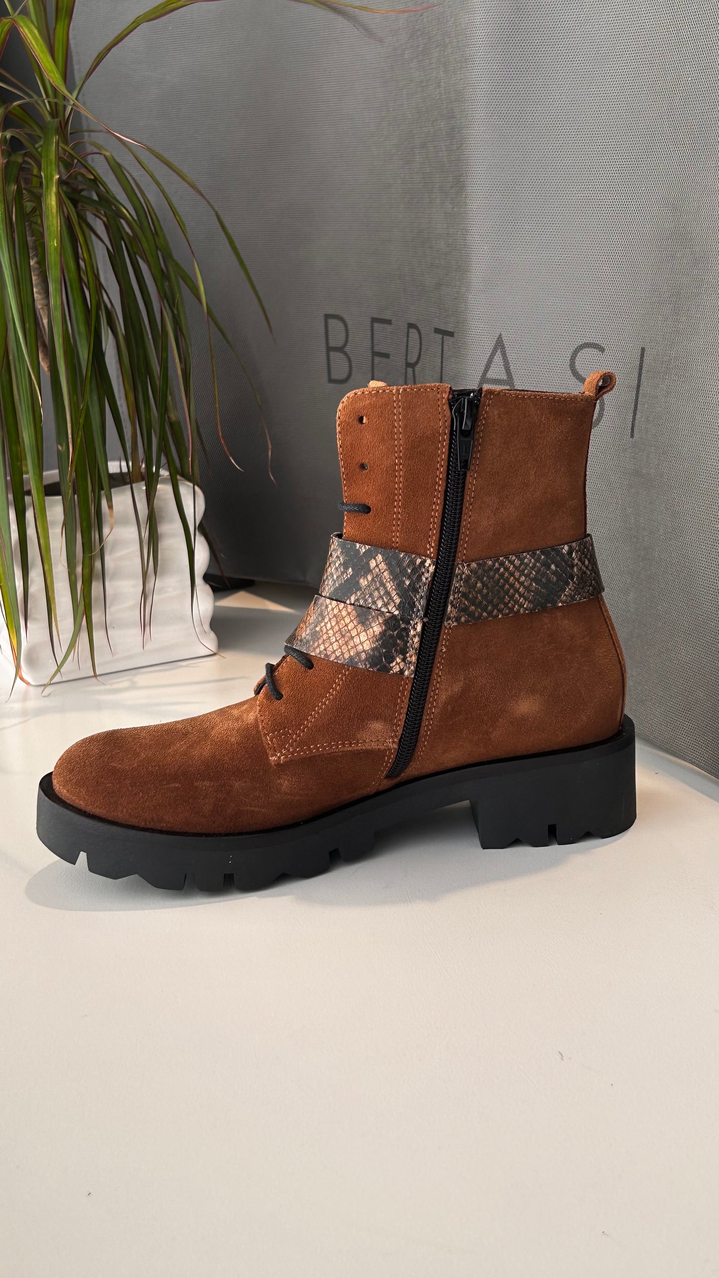 Tosca Blu Leather Boot C80