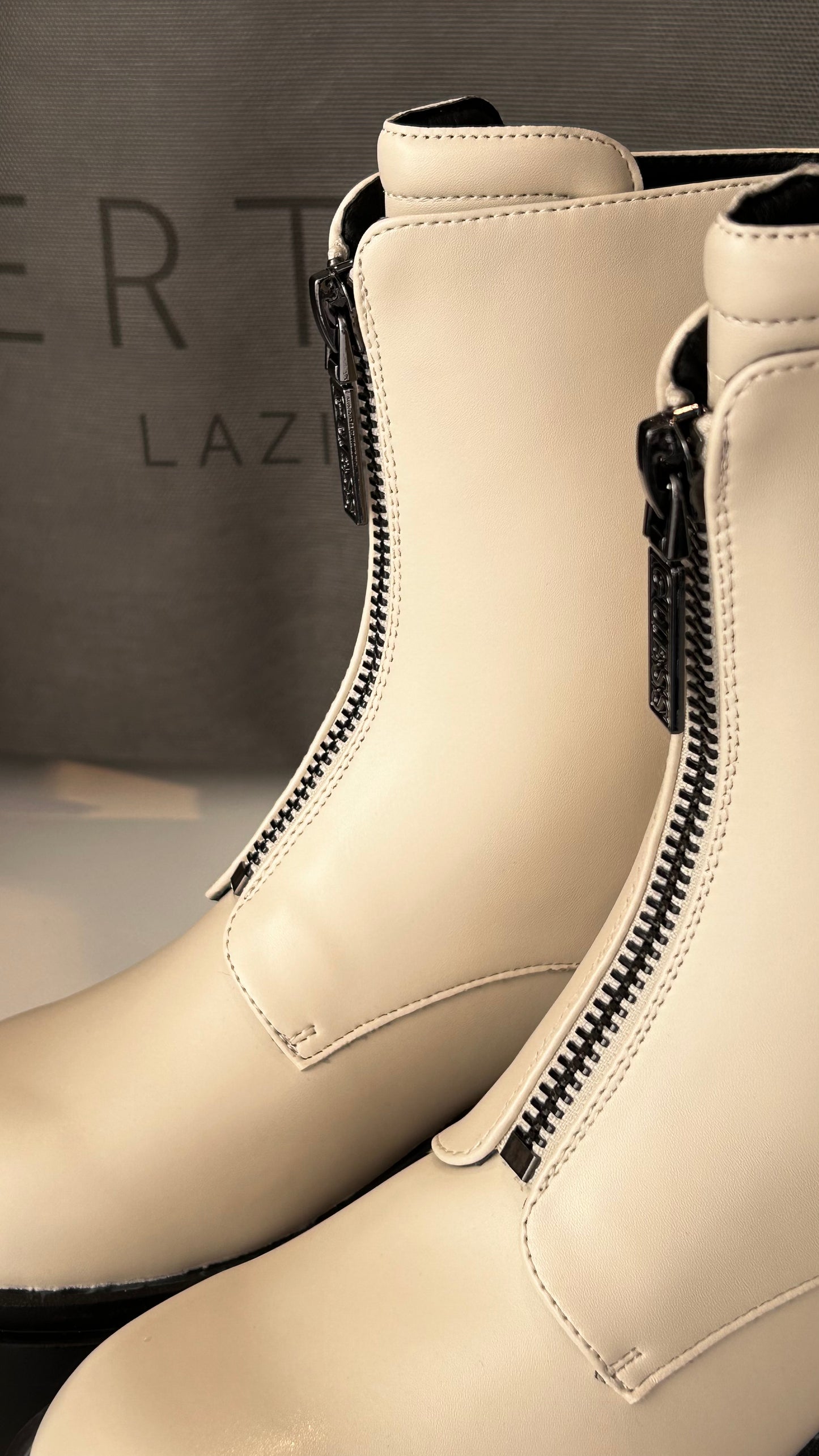 Guess Milk Boot FL8LELELE10