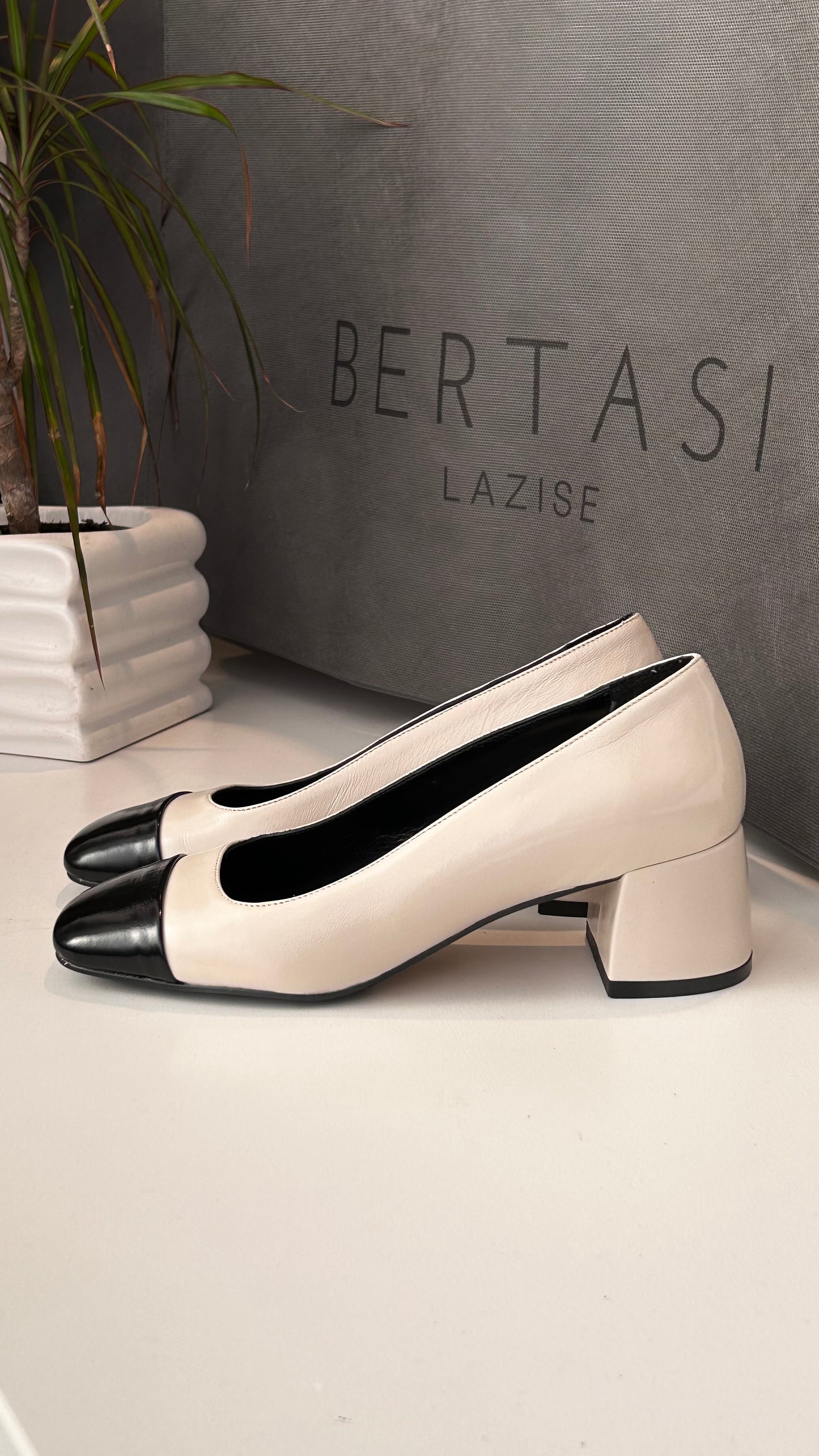 Lara May Ankle Boot Milk/Black 3013