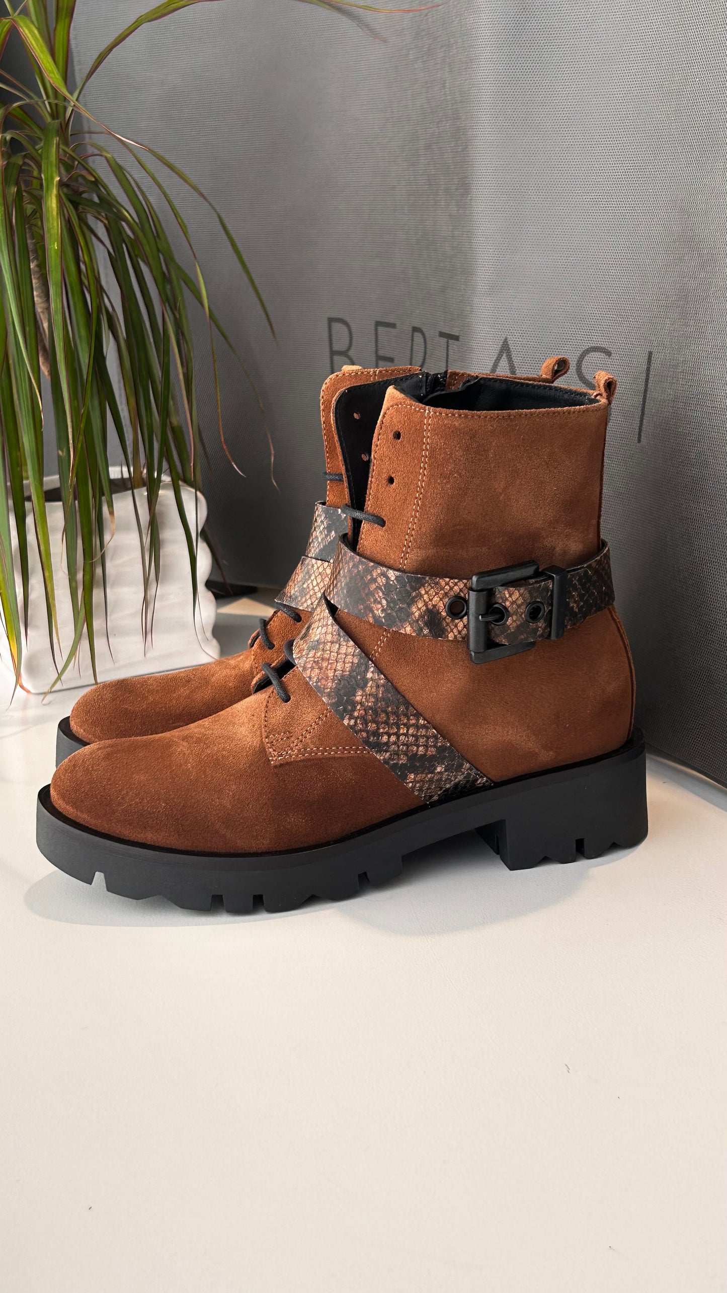 Tosca Blu Leather Boot C80