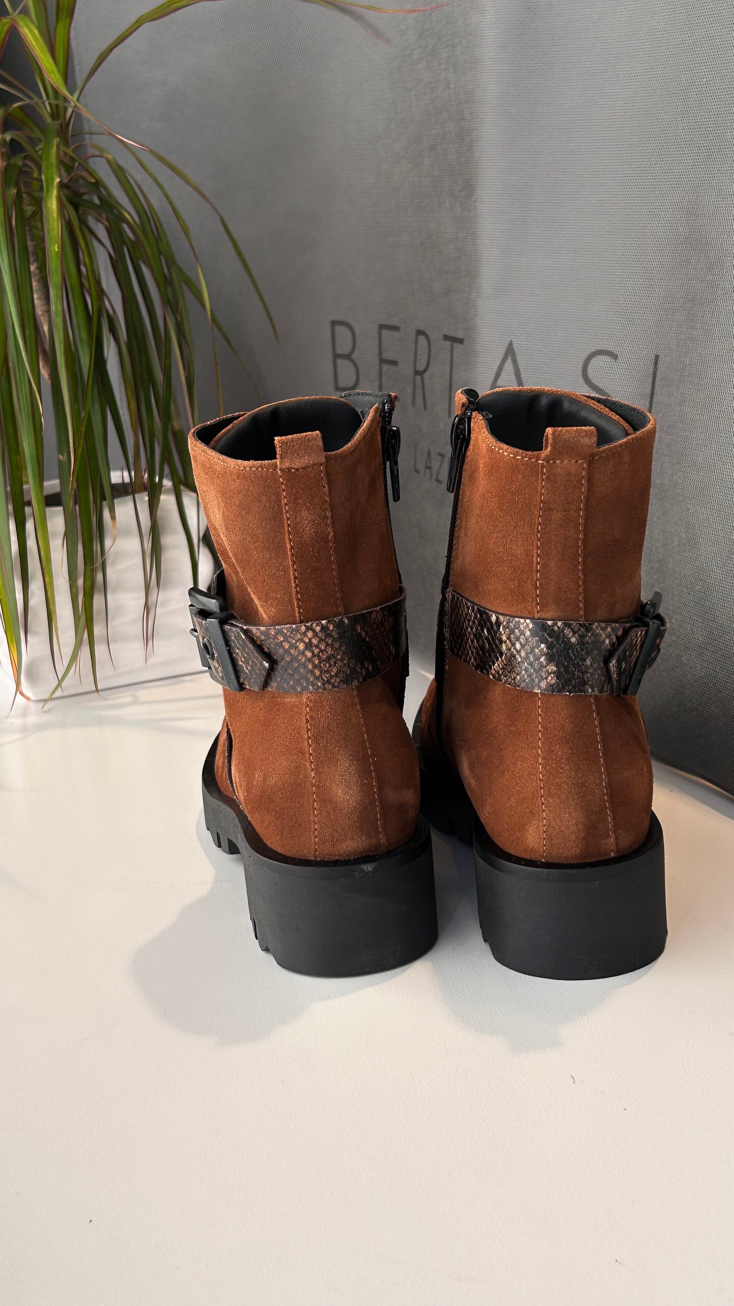 Tosca Blu Leather Boot C80