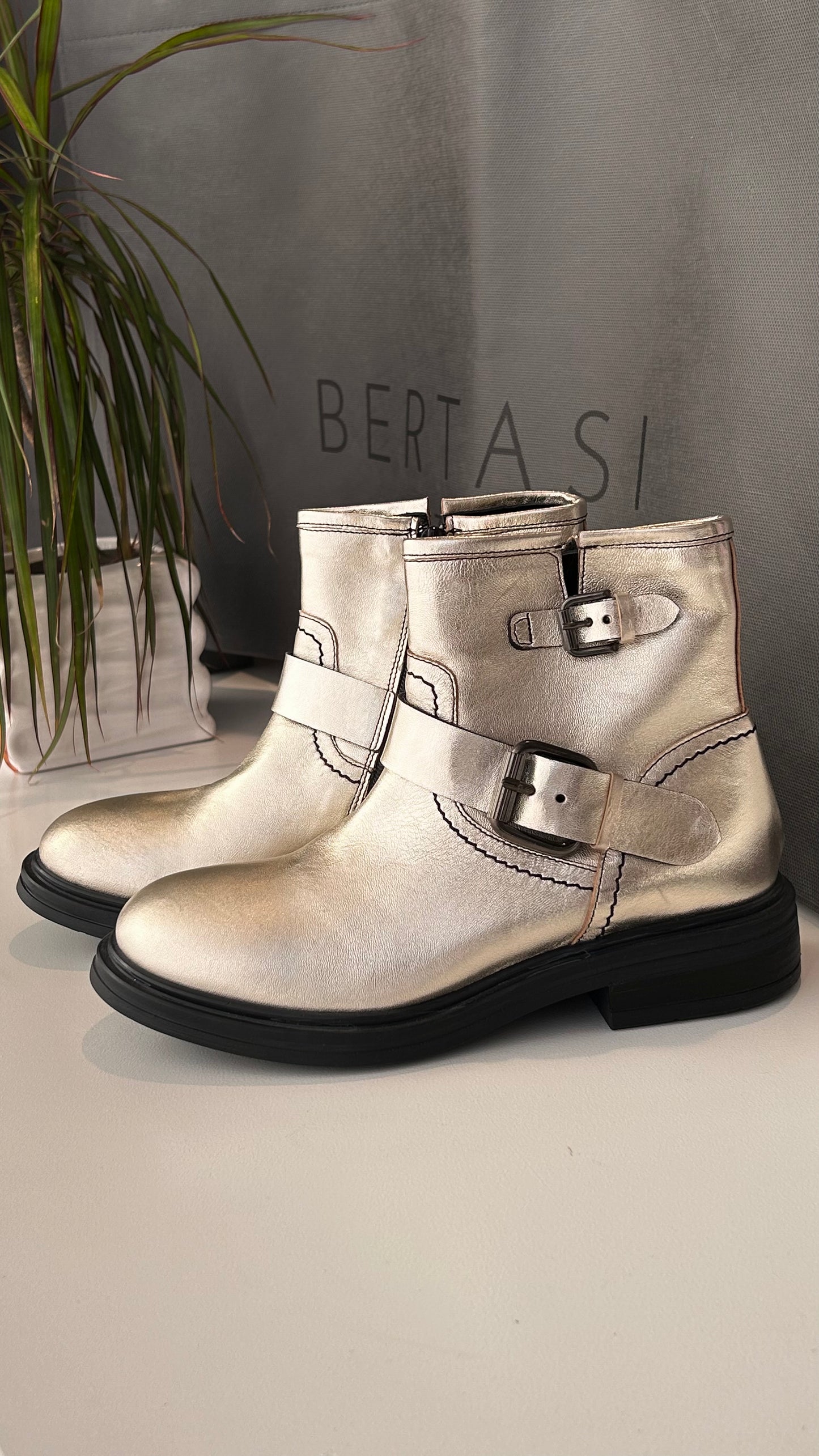 Amber Platinum Boot Project V405