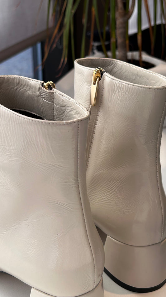 Lara May Boot Milk/Black 3013