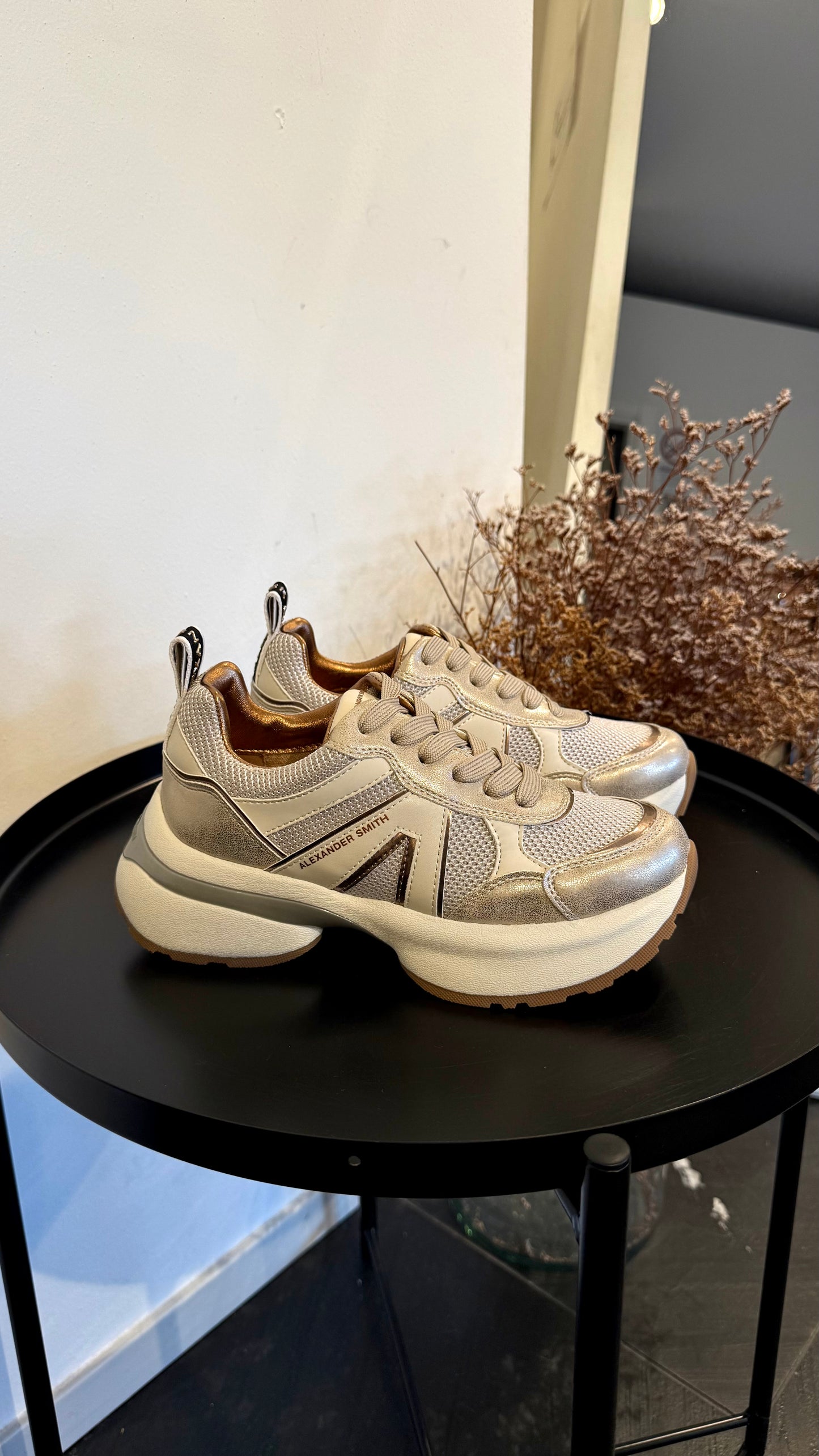 ALEXANDER SMITH VICTORIA