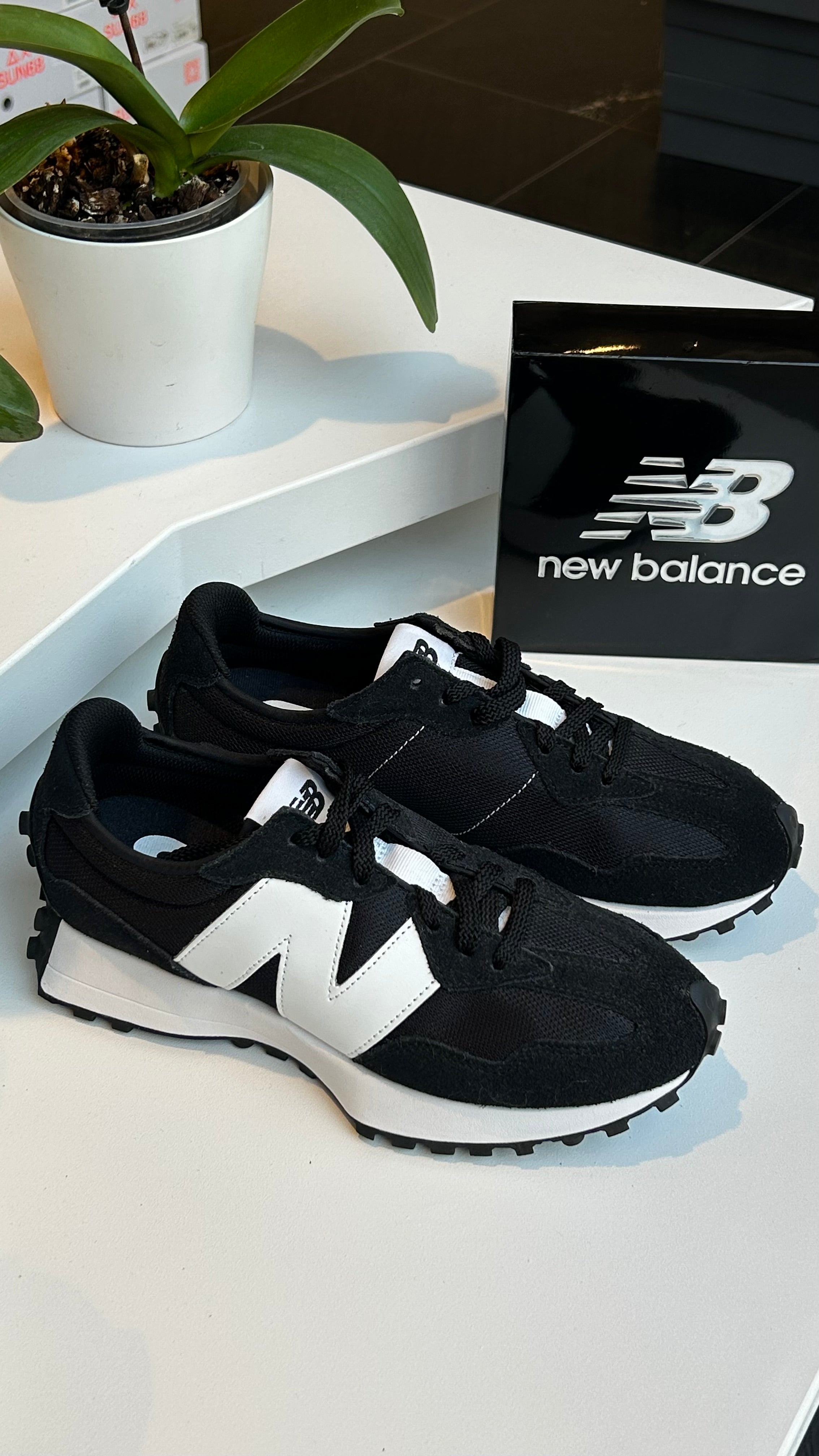 New Balance 327 Black bertasi shop